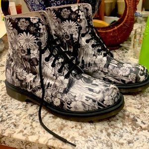Dr. Martens Pascal Slime Floral 8-Eye Boot